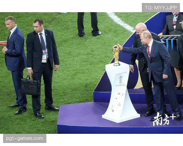 世界杯奖杯闪耀新王加冕 大力神杯见证足坛巅峰对决