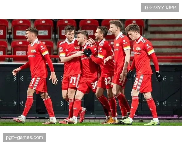 德甲加时赛上演惊天逆转，顽强拼搏助球队状态回暖夺胜利